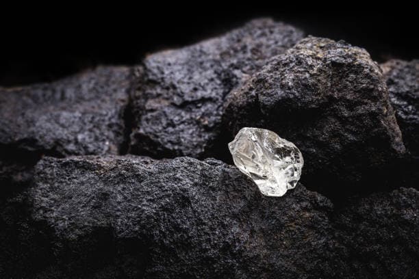 Diamantstein: Odyssee durch die Rhodonitkette