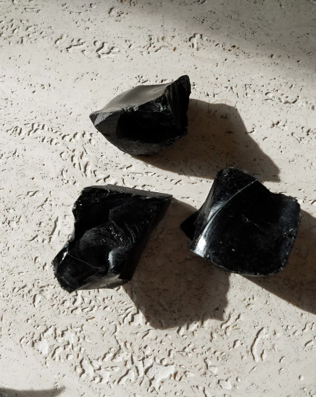 CrystalScents zeigt: Obsidian kaufen für positive Energie