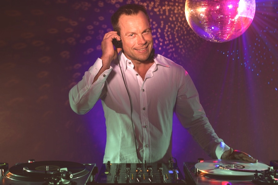 Lassen Sie Ihren Hochzeitsempfang von unserem DJ rocken