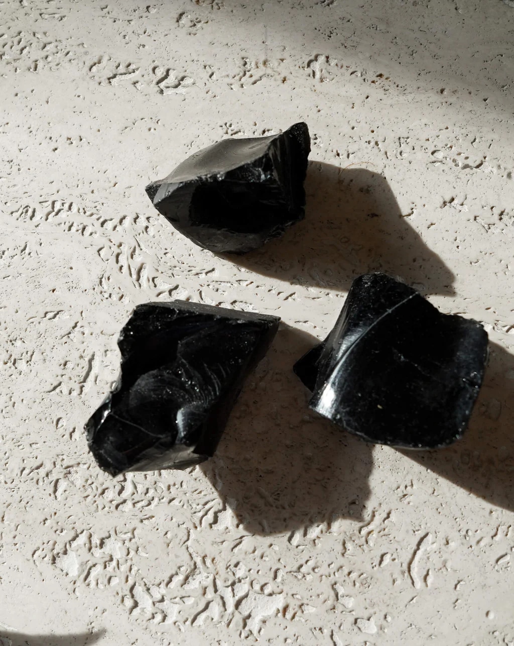 CrystalScents zeigt: Obsidian kaufen für positive Energie