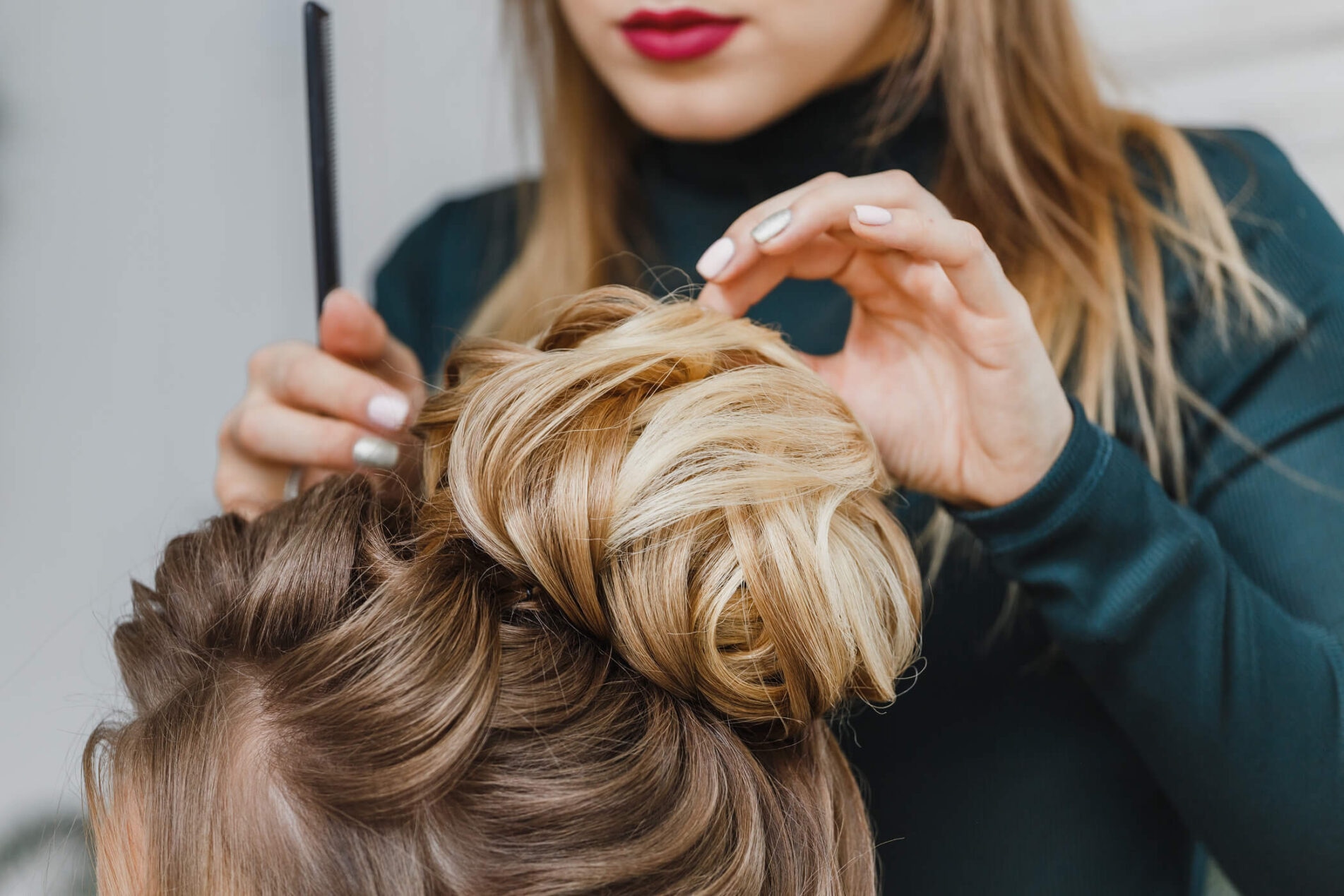 Erstklassige Tape Extensions und kompetente Beratung – Unsere Passion!