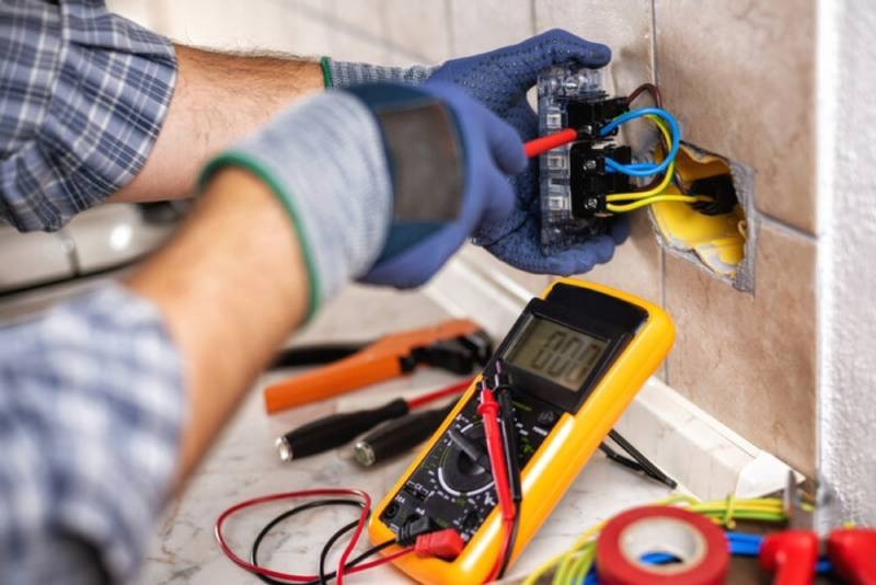 Prüfung elektrischer Anlagen: Wer trägt die Kosten?
