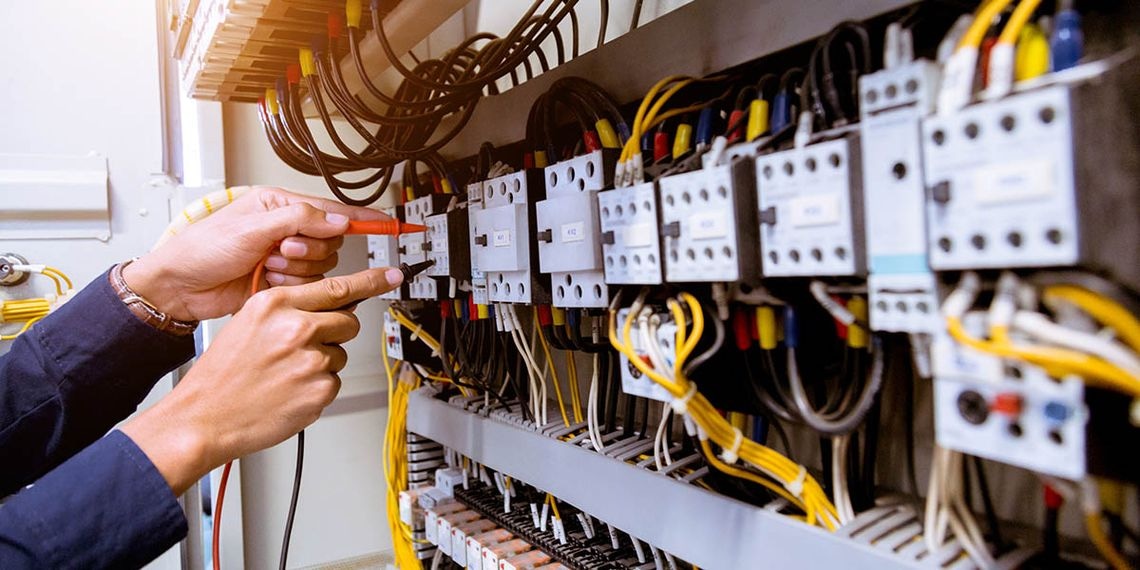 Prüfung ortsveränderlicher elektrischer Betriebsmittel in Unternehmen: Das müssen Sie wissen