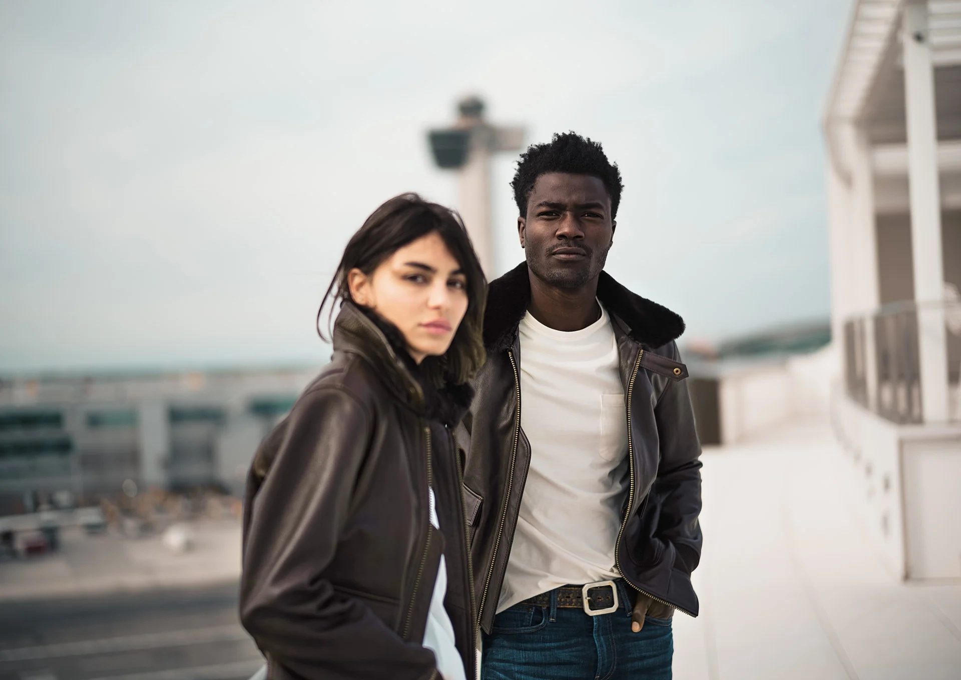 Von Crone inspiriert: Lederjacke Damen und Basics, die in jeder Saison unverzichtbar sind