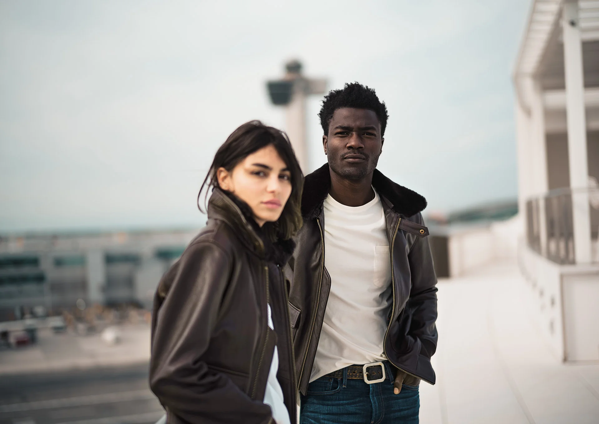 Von Crone inspiriert: Lederjacke Damen und Basics, die in jeder Saison unverzichtbar sind
