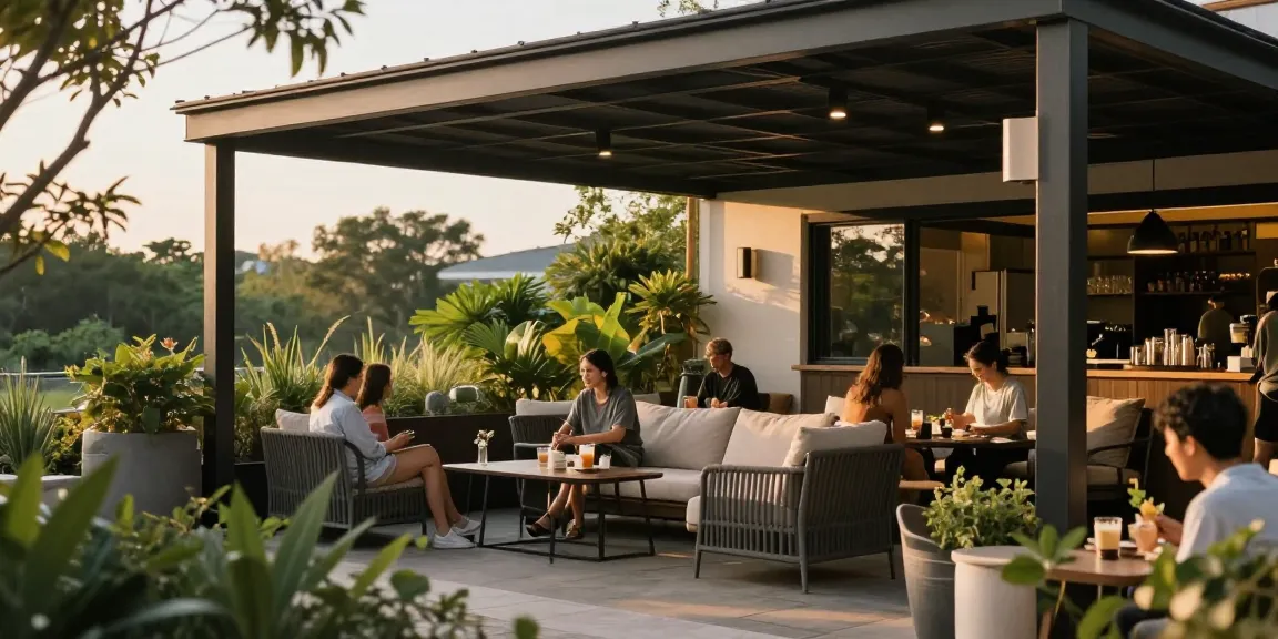 Entspannte Atmosphäre unter einer freistehenden Terrassenüberdachung, ideal für Gartenpartys.