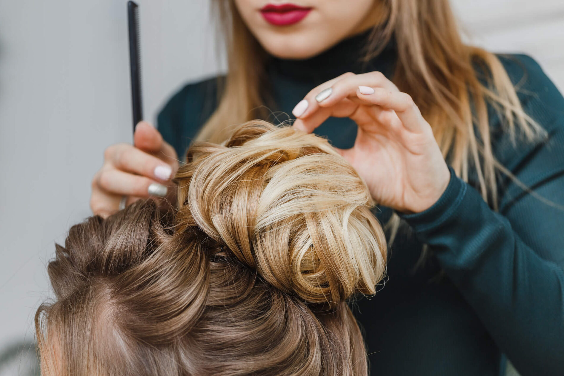 Erstklassige Tape Extensions und kompetente Beratung – Unsere Passion!